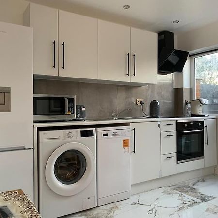 Apartment C, A One Bedroom Flat In South London Carshalton Bagian luar foto