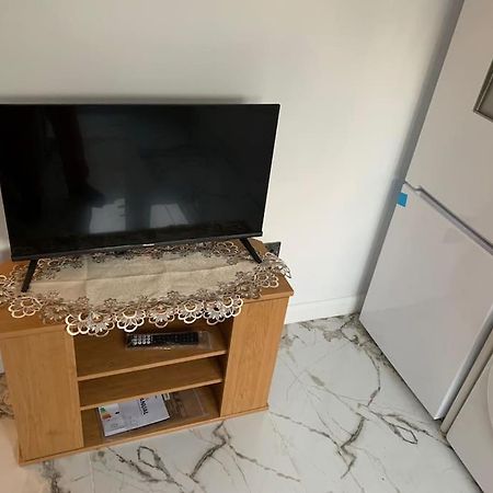 Apartment C, A One Bedroom Flat In South London Carshalton Bagian luar foto