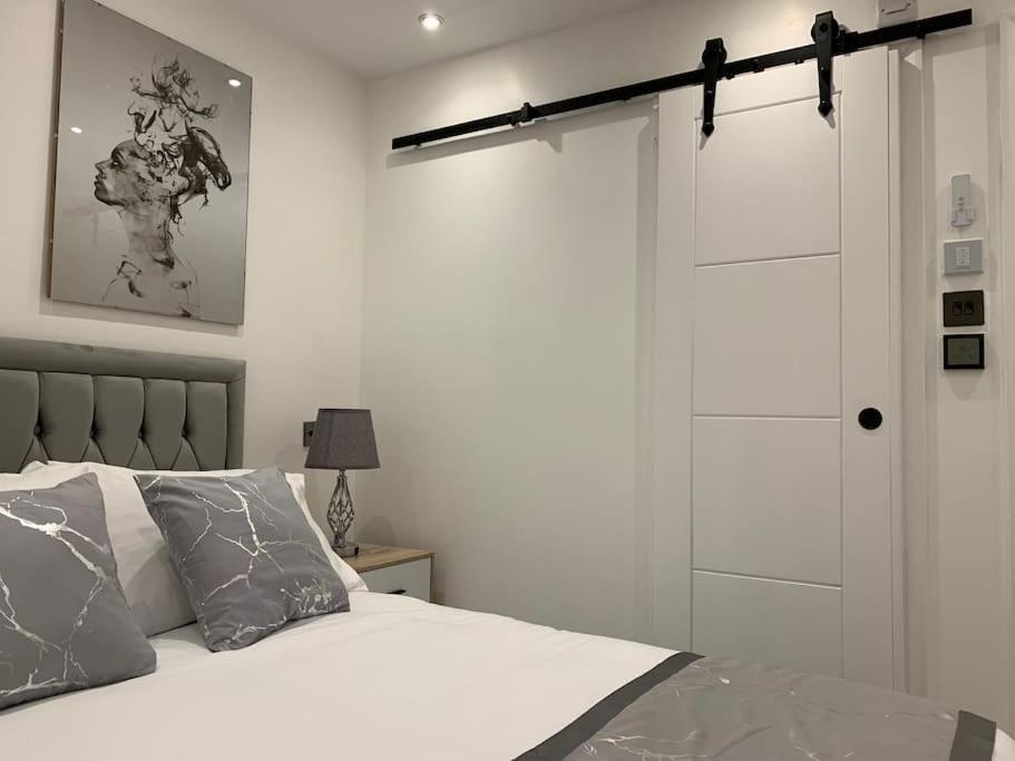 Apartment C, A One Bedroom Flat In South London Carshalton Bagian luar foto