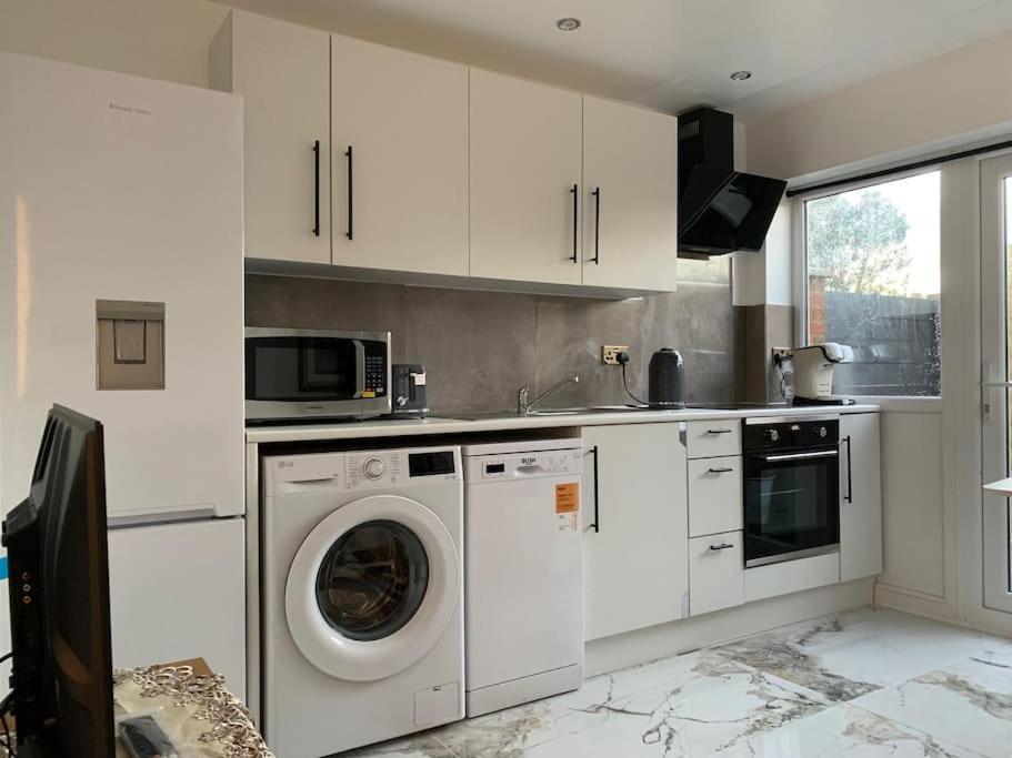Apartment C, A One Bedroom Flat In South London Carshalton Bagian luar foto