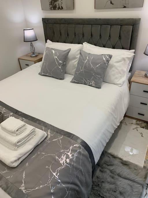 Apartment C, A One Bedroom Flat In South London Carshalton Bagian luar foto