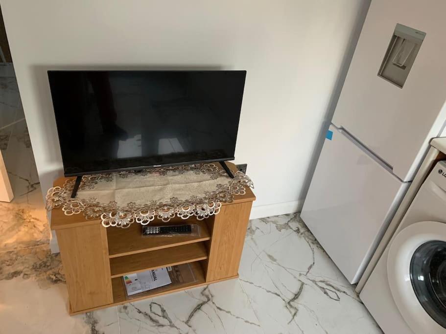 Apartment C, A One Bedroom Flat In South London Carshalton Bagian luar foto