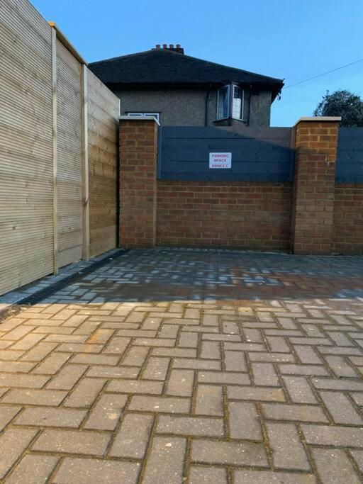 Apartment C, A One Bedroom Flat In South London Carshalton Bagian luar foto